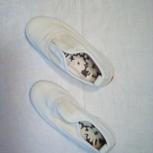 Free with purchase, girl's size 11 canvas sneakers shoes - Picture 3 of 7